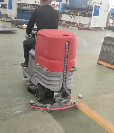 江蘇某科技公司選購駕駛式洗地機DX5